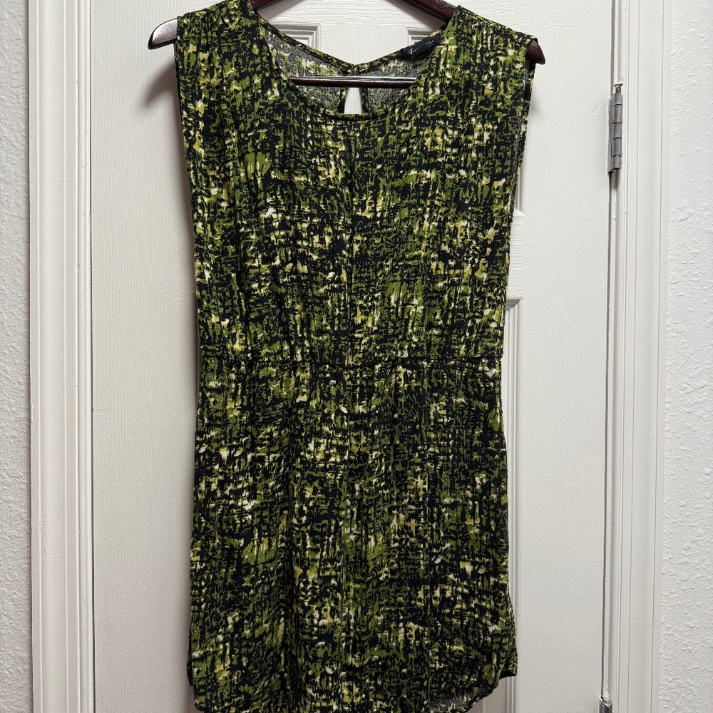 Forever 21 Unique Green Pattern Shirt Dress (Size Medium) Good Condition & Comfy